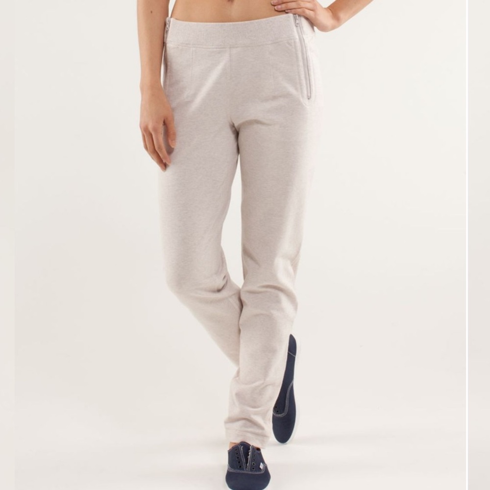 Lululemon Rejuvenate Sweat Pant size 10 in Dune zip pockets